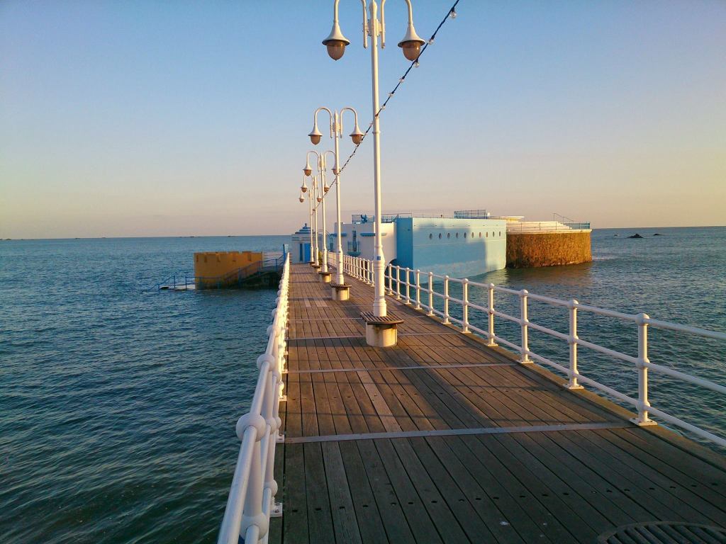 Discover the refreshing sea swimming experience at Havre des Pas&nbsp;Lido